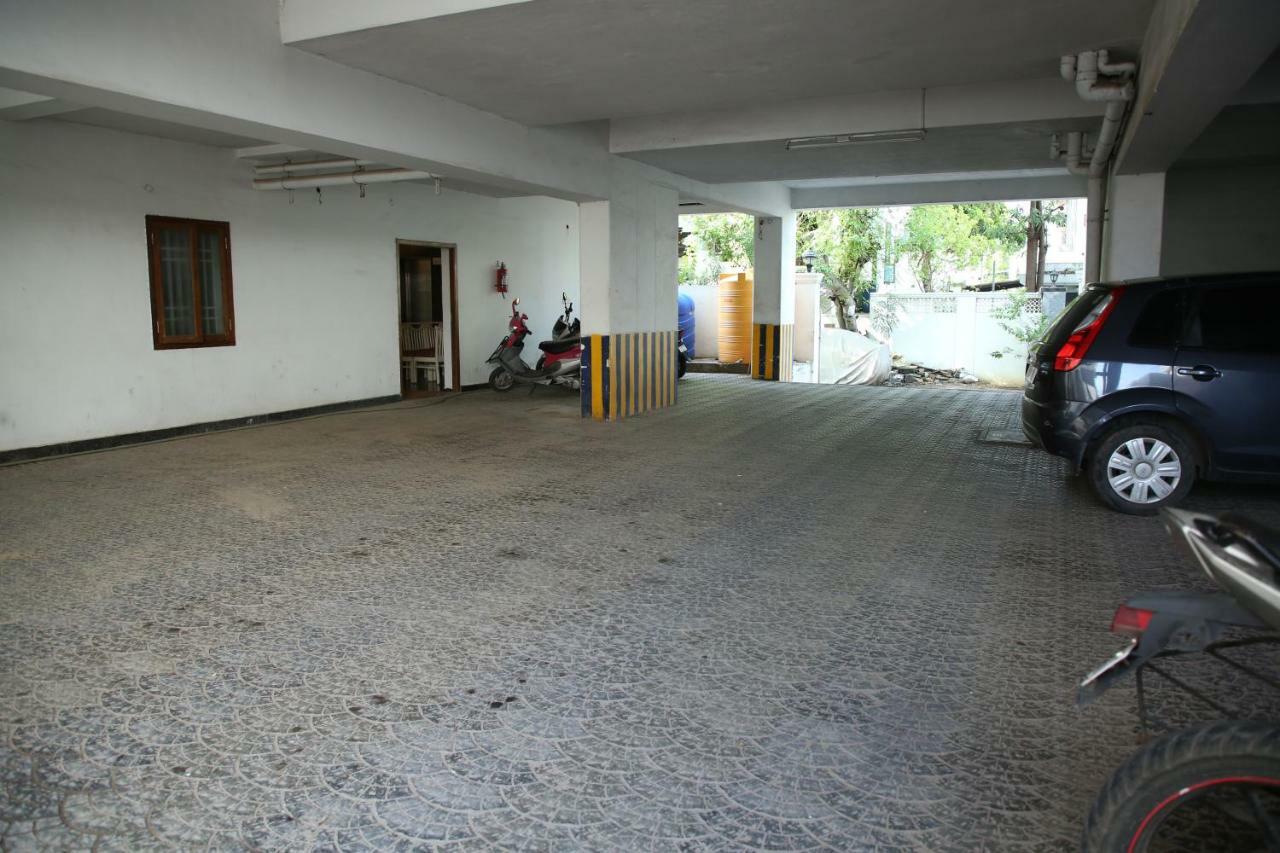 Hotel Sri Chakra *